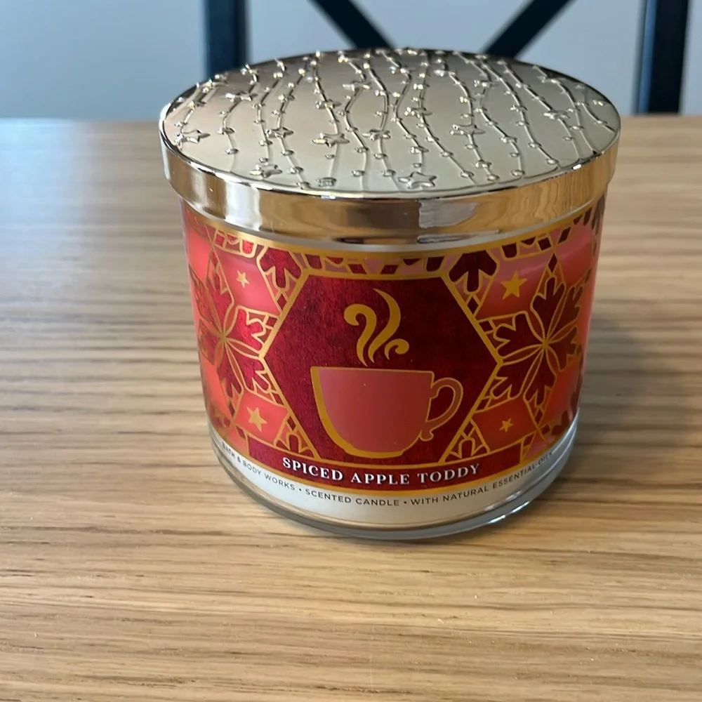 Bath & Body Works 3 Wick Candle. Spiced Apple Toddy.